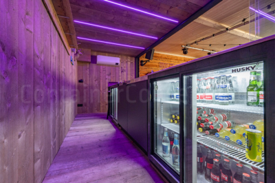 Skihut-Hoboken-insidebehindbar